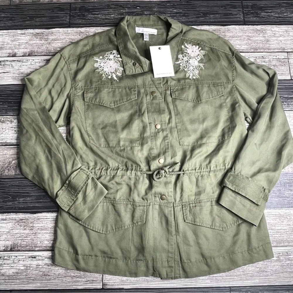 Fourteenth Place Womens Button Up Shirt Size Medium Army Green Flower Pocket Tie